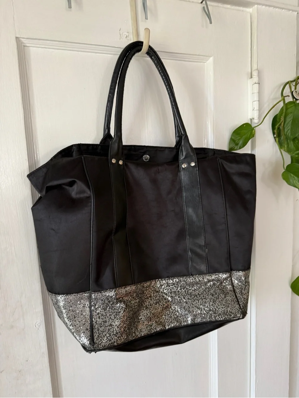 N/A spacious black